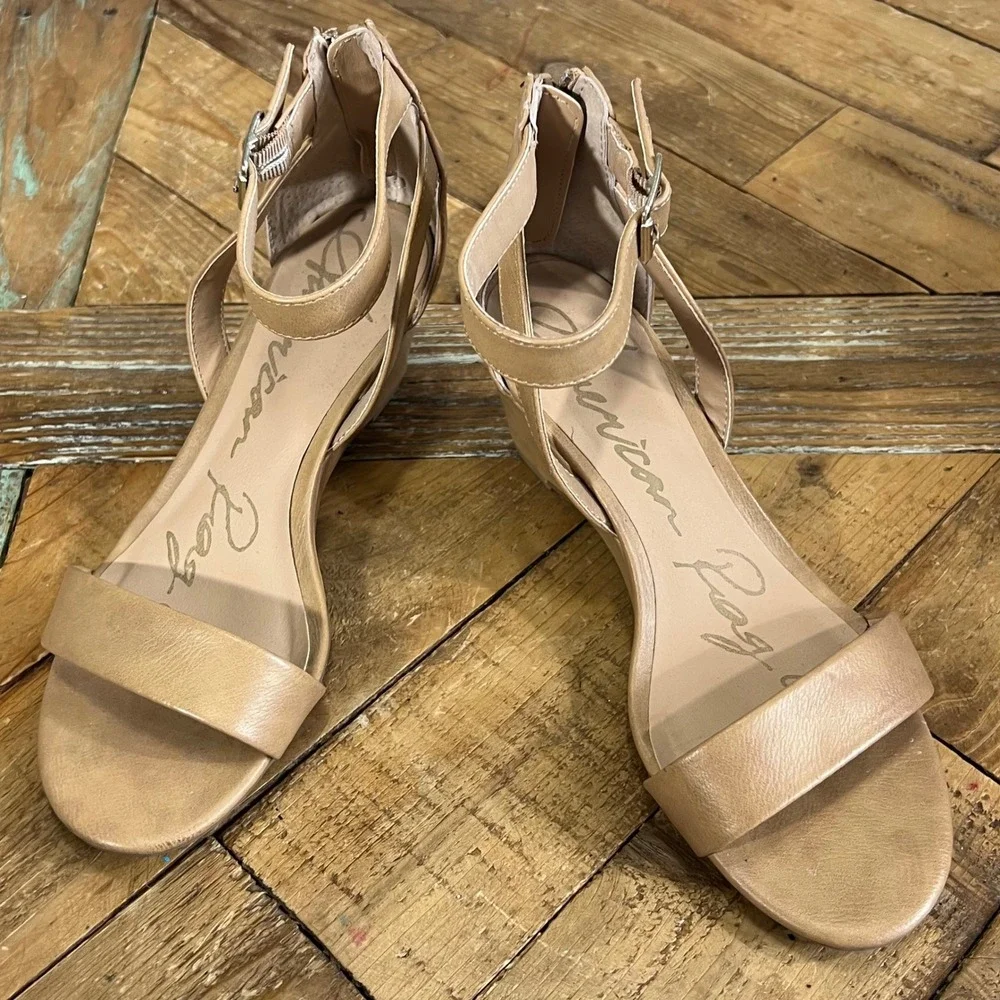 American Rag Women's Wedge Sandals Ankle Strap Zip Back Beige‎ Size 7